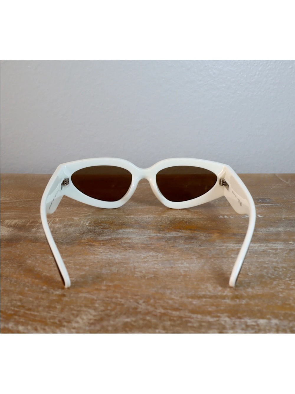 CHANEL Black and White Cat-Eye Sunglasses with Logo Temples - Picture 6 of 11